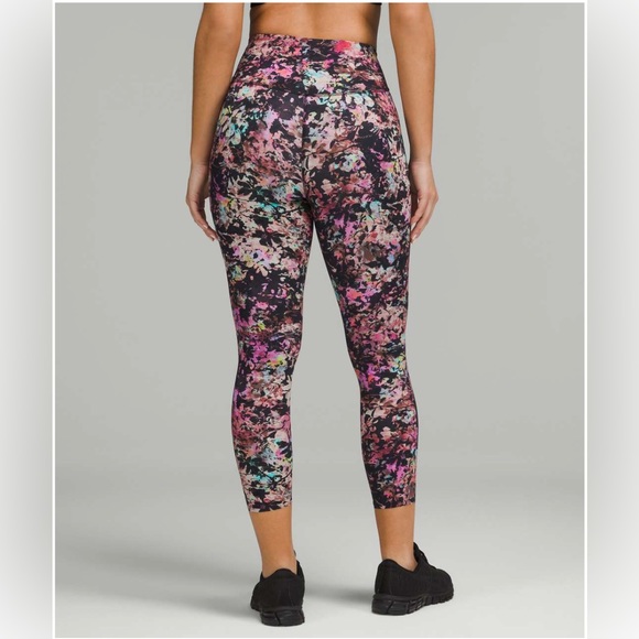 Lululemon Base Pace High-Rise Crop 23" in Stencil Blossom Red Multi - Picture 1 of 8